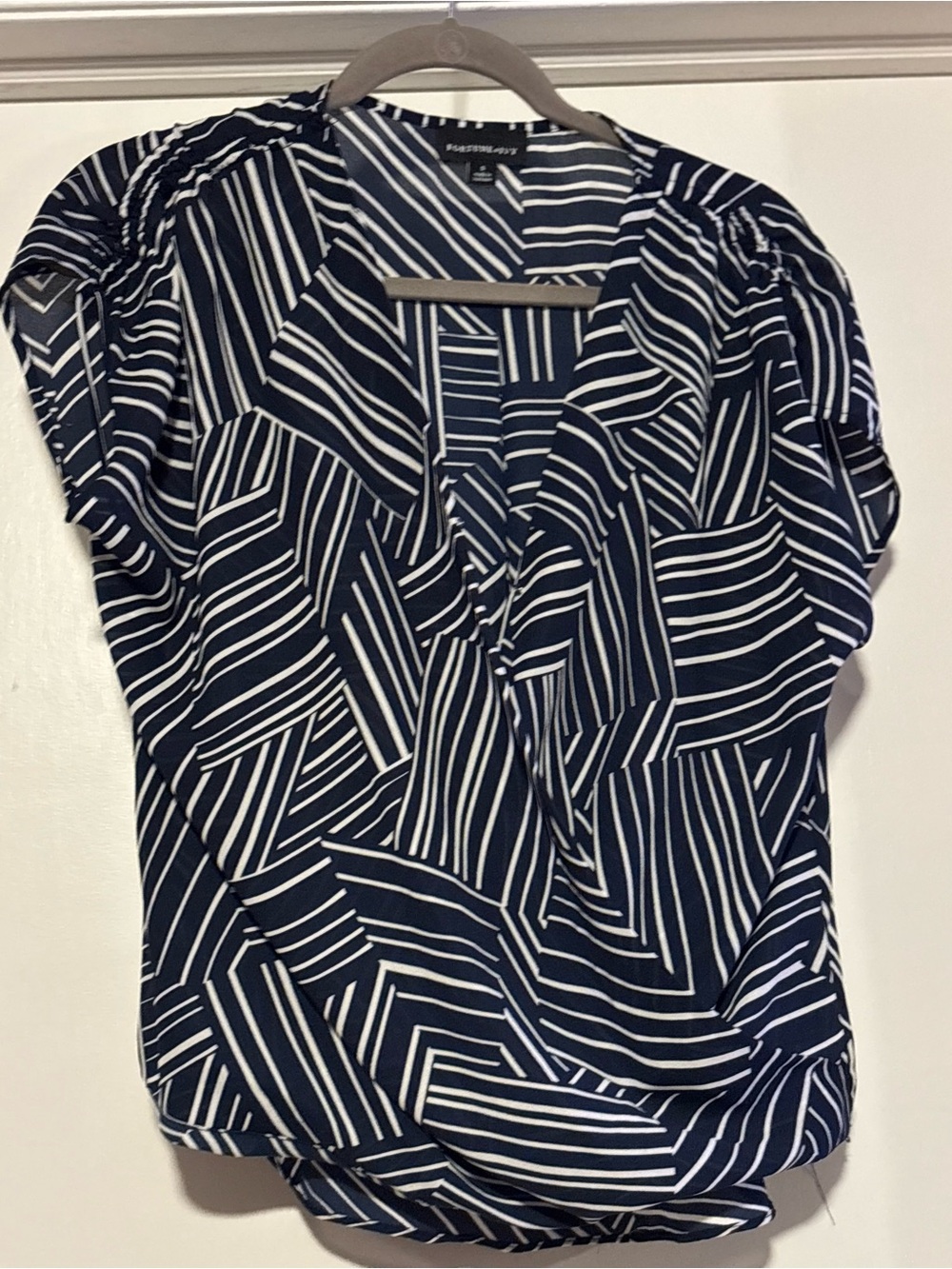 🌸Fortune+ivy Navy & White Geometric Stripe V-Neck Blouse